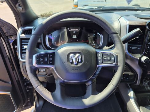 Used 2025 RAM 2500 Laramie AWD/4WD image 19