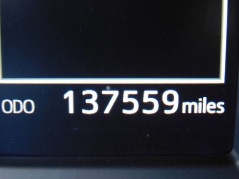 Used 2018 Toyota RAV4 LE Plus image 9