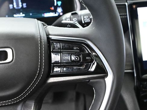 Used 2022 Jeep Grand Cherokee Overland w/ Luxury Tech Group IV image 32