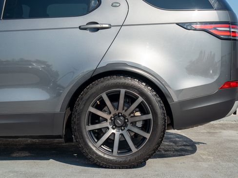 Used 2018 Land Rover Discovery HSE AWD/4WD image 14