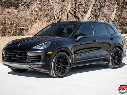 Used 2015 Porsche Cayenne Turbo image 23