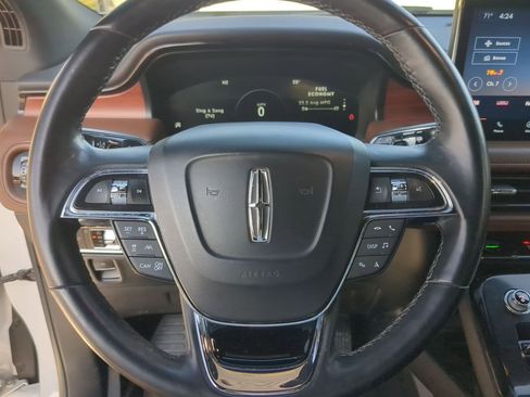 Used 2022 Lincoln Nautilus Reserve w/ Equipment Group 201A image 13