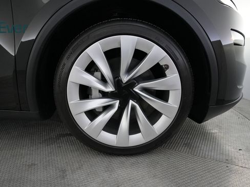 Used 2026 Tesla Model Y 2WD image 20