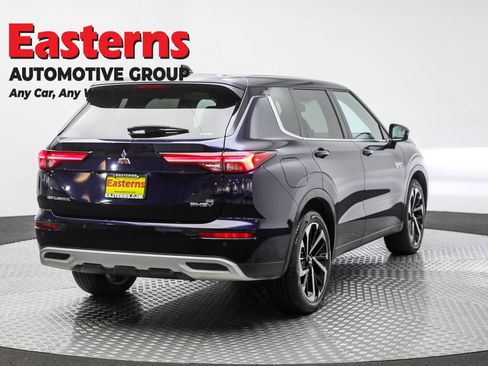Used 2023 Mitsubishi Outlander SE image 5