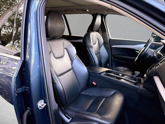 Used 2022 Volvo XC90 T5 Momentum FWD image 9