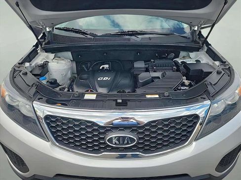Used 2013 Kia Sorento LX image 9