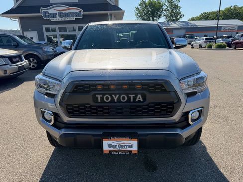 Used 2017 Toyota Tacoma Limited w/ Tow Package AWD/4WD image 8