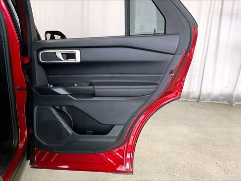 Used 2020 Ford Explorer XLT w/ Equipment Group 202A image 23