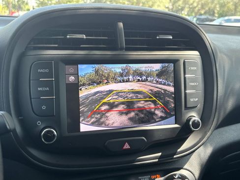 Used 2025 Kia Soul LX w/ LX Technology Package FWD image 21