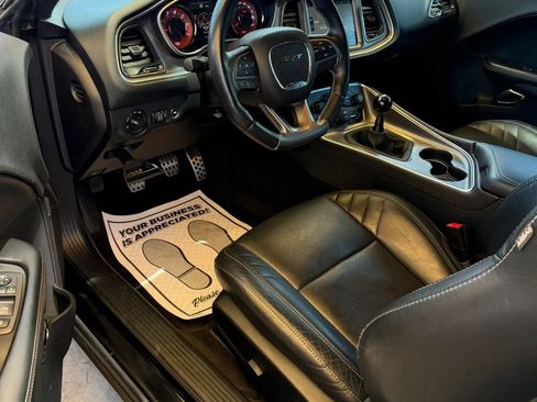 Used 2015 Dodge Challenger SRT Hellcat RWD image 9