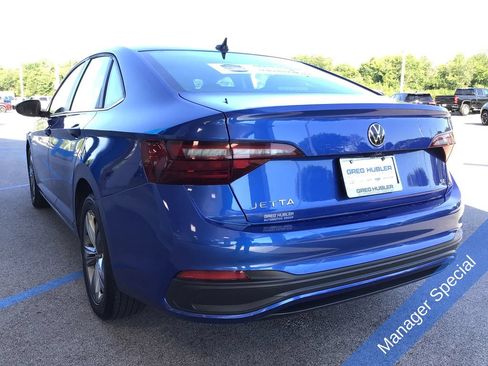 Used 2024 Volkswagen Jetta SE FWD image 9