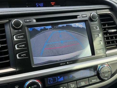 Used 2014 Toyota Highlander XLE AWD/4WD image 40