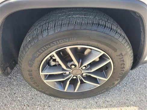 Used 2022 Jeep Grand Cherokee Limited image 19