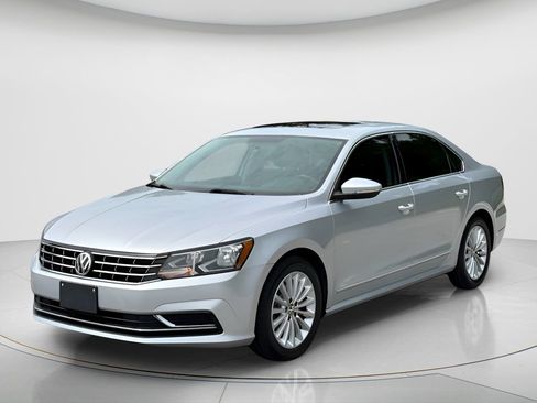 Used 2017 Volkswagen Passat 1.8T SE FWD image 1