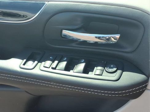Used 2015 Dodge Grand Caravan SE FWD image 16
