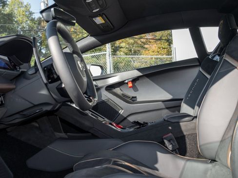 Used 2023 Lamborghini Huracan Tecnica image 10