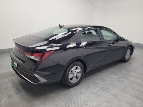 Used 2024 Hyundai Elantra SE FWD image 10
