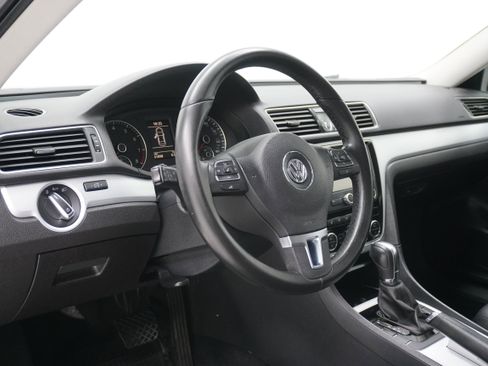 Used 2012 Volkswagen Passat 2.5 SE image 9