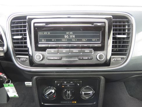 Used 2012 Volkswagen Beetle Turbo FWD image 16