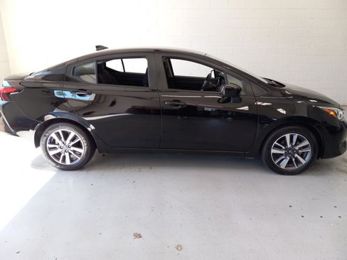 Used 2025 Nissan Versa SV FWD image 2