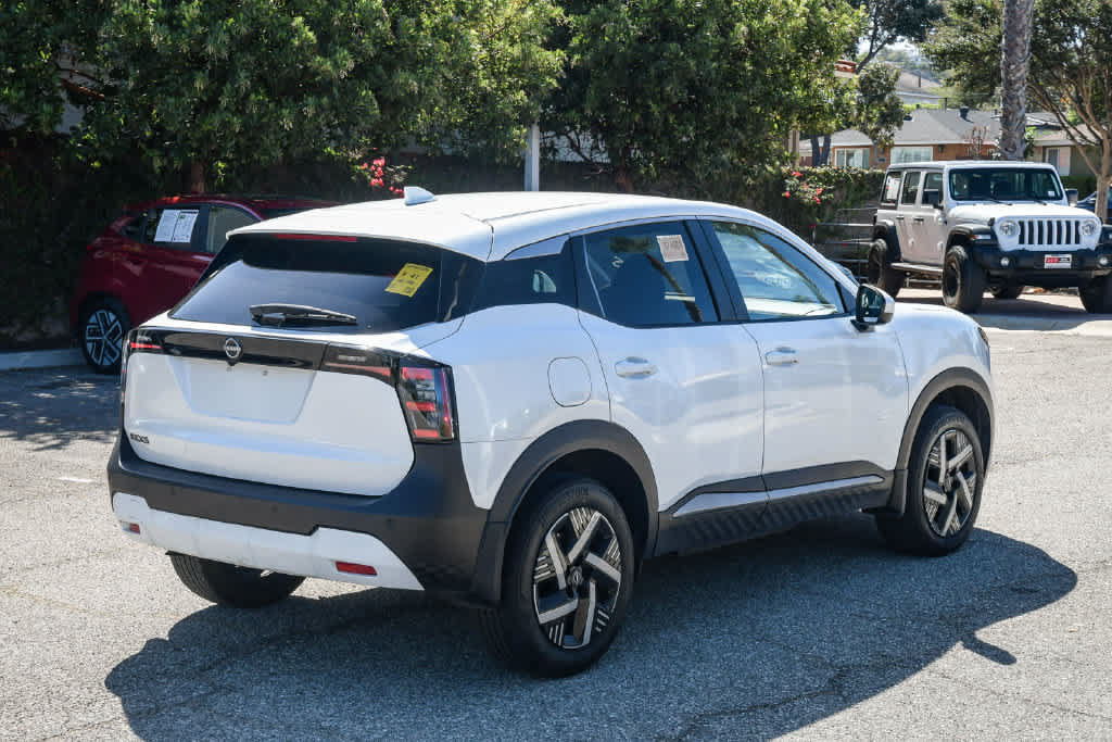 Used 2025 Nissan Kicks SV FWD image 8