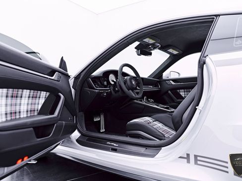 Used 2025 Porsche 911 Turbo S AWD/4WD image 40