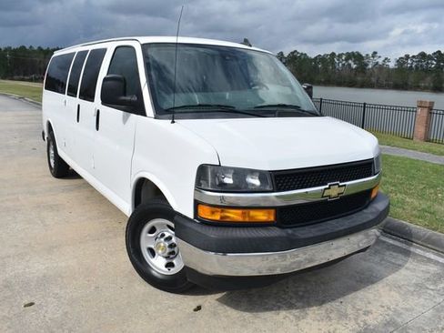 Used 2020 Chevrolet Express 3500 LT w/ LT Preferred Equipment Group image 2