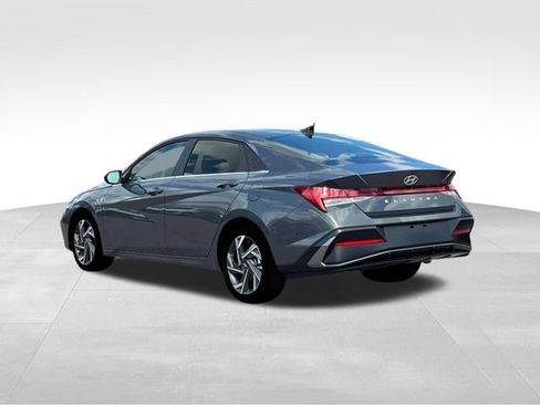 New 2025 Hyundai Elantra SEL image 5