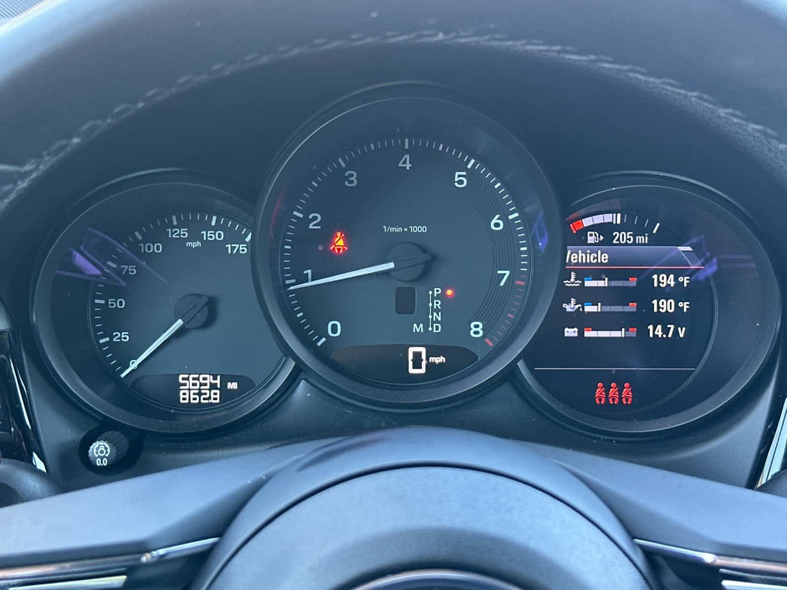 Certified 2025 Porsche Macan AWD/4WD image 28