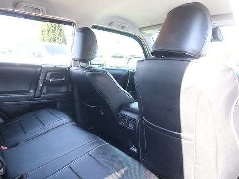 Used 2022 Toyota 4Runner TRD Off-Road AWD/4WD image 26