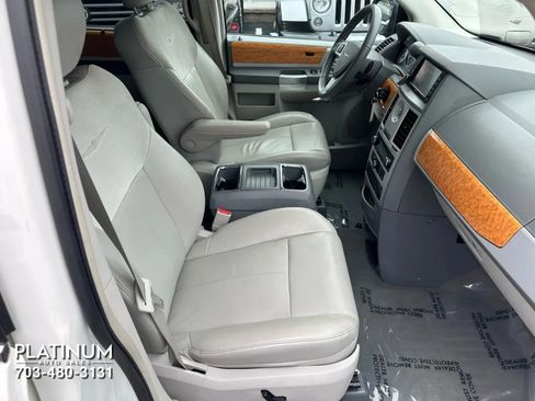 Used 2008 Chrysler Town & Country Limited w/ Entertainment Group #3 image 14