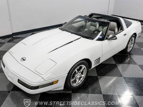Used 1994 Chevrolet Corvette Coupe image 34