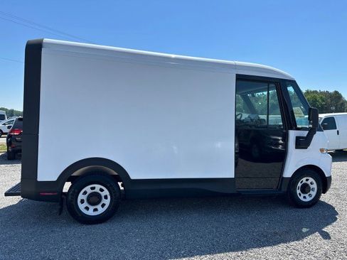 Used 2024 Chevrolet Brightdrop 400 w/ Commercial Equipment Package AWD/4WD image 7