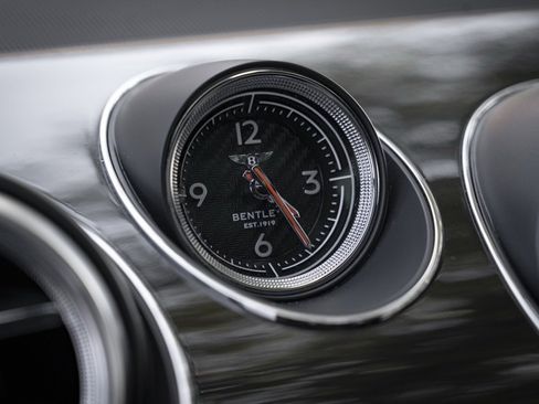 Used 2018 Bentley Bentayga image 28