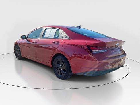 Used 2023 Hyundai Elantra SEL w/ Cargo Package image 5