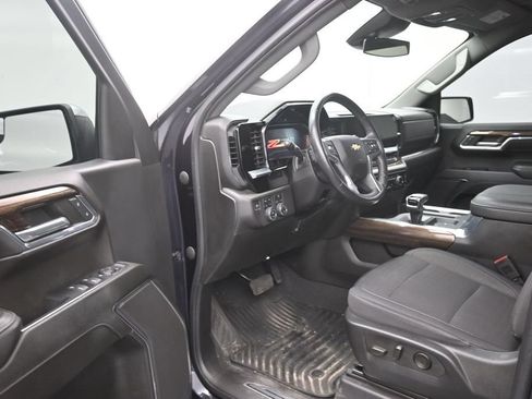 Used 2023 Chevrolet Silverado 1500 LT w/ Z71 Off-Road Package AWD/4WD image 11