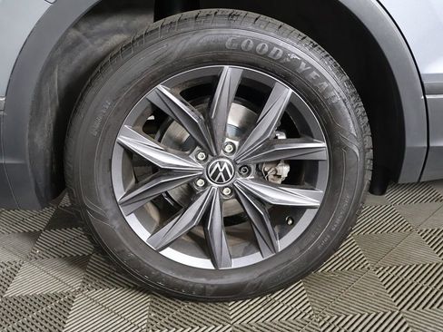 Used 2023 Volkswagen Tiguan SE w/ Panoramic Sunroof Package FWD image 22