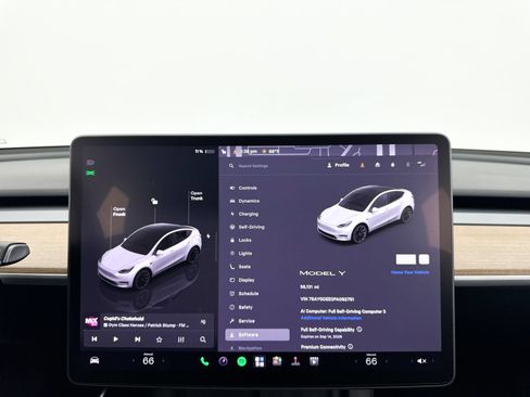Used 2023 Tesla Model Y AWD image 29