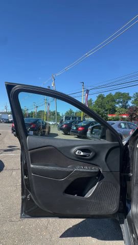 Used 2015 Jeep Cherokee Latitude w/ Comfort/Convenience Group AWD/4WD image 9