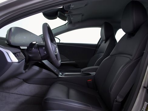 Used 2025 Lucid Air Pure RWD image 16
