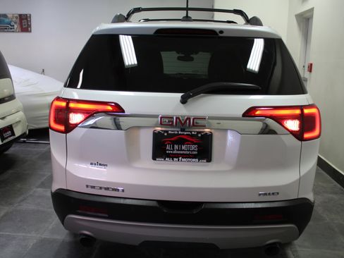 Used 2017 GMC Acadia SLT image 5