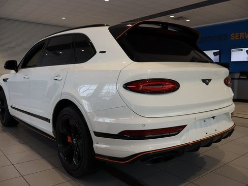 Used 2025 Bentley Bentayga image 3