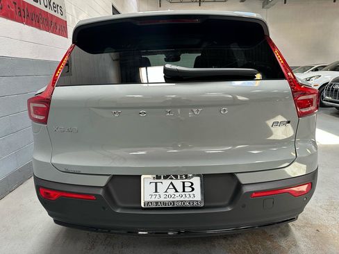 Used 2026 Volvo XC40 B5 Plus AWD/4WD image 4