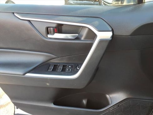 Used 2022 Toyota RAV4 XLE image 22