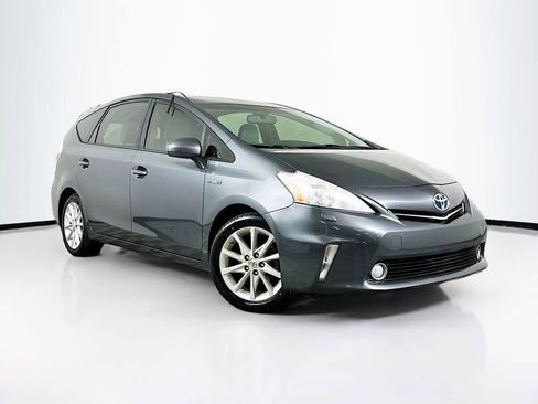 Used 2014 Toyota Prius V Five image 1
