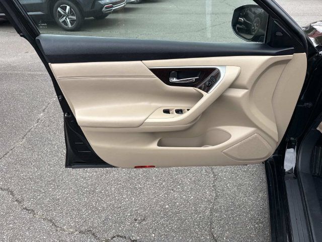 Used 2015 Nissan Altima 3.5 SL FWD image 11
