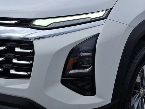 Used 2025 Chevrolet Equinox LT AWD/4WD image 9