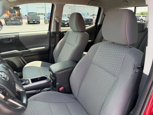 Used 2022 Toyota Tacoma SR5 AWD/4WD image 10