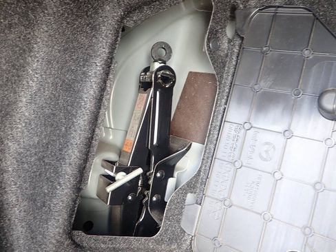 Used 2012 MAZDA MAZDA3 i Touring FWD image 18