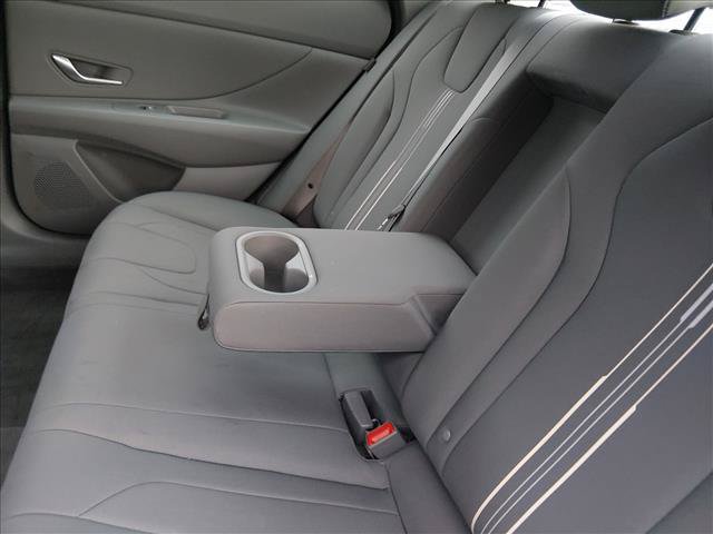 Used 2025 Hyundai Elantra SEL FWD image 16
